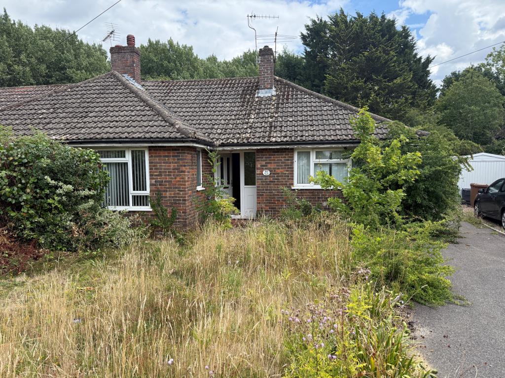 Lot: 159 - BUNGALOW WITH GARAGE AND GARDENS IN NEED OF MODERNISATION - View of bungalow from Fairlands Road